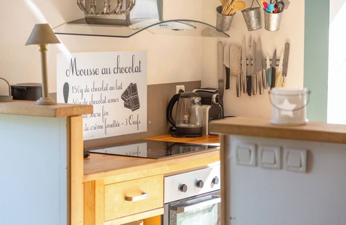 Fouesnant House | Holiday Home 'La Bonne Descente' with Lake View, Private Terrace and Wi-Fi