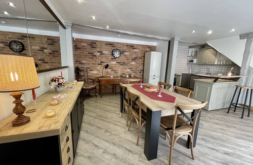 Saint-Cyprien House | Holiday Home 'La Cyprienne' with Private Terrace and Wi-Fi