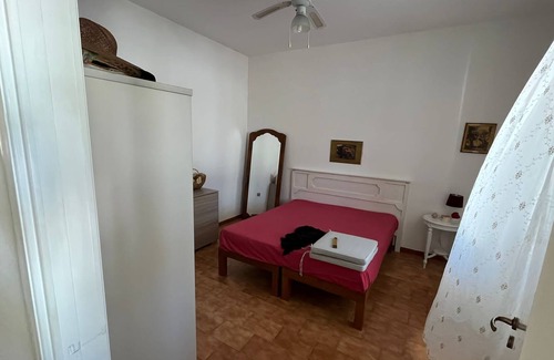 Casalabate House | Holiday Home "La Casa di Charlotte" with Private Garden & Wi-Fi