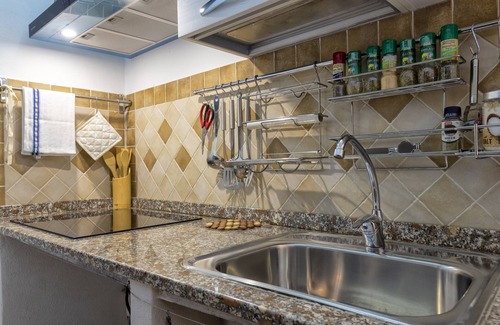 Sassari Apartment | Holiday Home "La Casetta di Pietra" with A/C and Wi-Fi