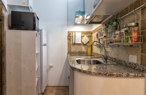 Sassari Apartment | Holiday Home "La Casetta di Pietra" with A/C and Wi-Fi