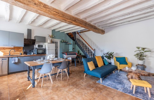 Couffy House | Holiday Home 'La Clé Des Champs' with Private Terrace, Private Garden and Wi-Fi