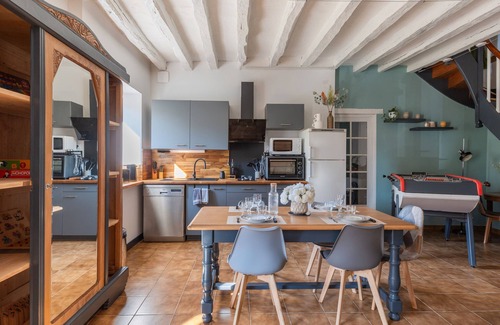 Couffy House | Holiday Home 'La Clé Des Champs' with Private Terrace, Private Garden and Wi-Fi