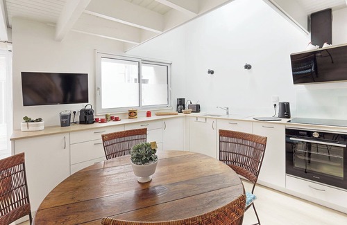 Pornic Apartment | Holiday Home 'La Galerie Pornic - Maison Lotus' with Wi-Fi