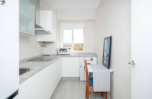 Distrito Sur House | Holiday Home 'La Oliva Well Connected' with Balcony and Air Conditioning