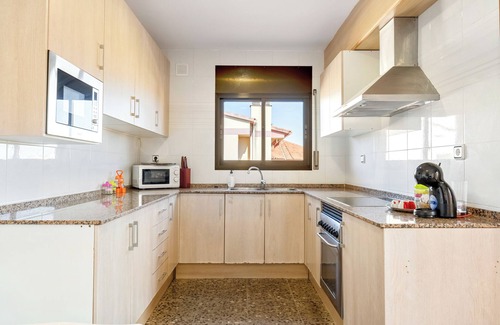 Creixell House | Holiday Home 'La Plana' with Private Pool, Wi-Fi and Air Conditioning