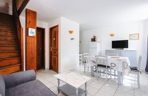 Romegoux House | Holiday Home 'La Rétaise' with Private Terrace and Garden