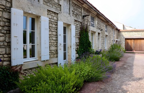 Sainte Gemme House | Holiday Home La Saintonge