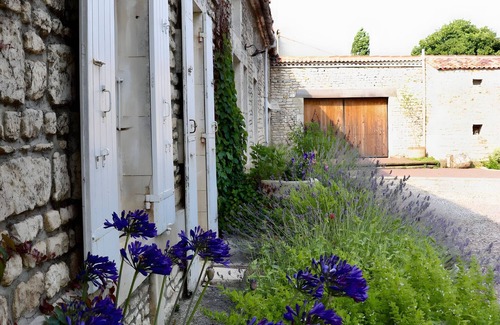Sainte Gemme House | Holiday Home La Saintonge