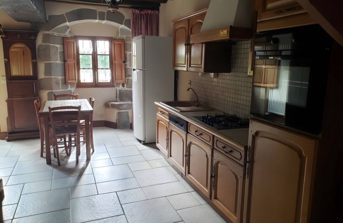 Baguer-Pican House | Holiday Home 'Le Logis d'Aliénor' with Private Garden and Wi-Fi