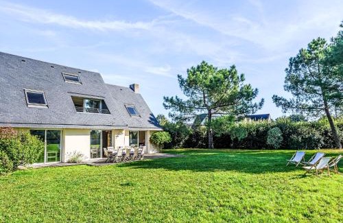 Saint-Philibert House | Holiday Home Le Prado-1 by Interhome