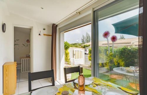 Cap d'Agde House | Holiday Home Les Cristallines-4 by Interhome