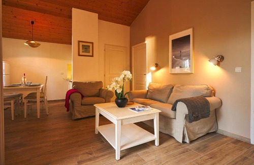 Parentis-en-Born House | Holiday Home Les Cottages du Lac M3 Premium by Interhome