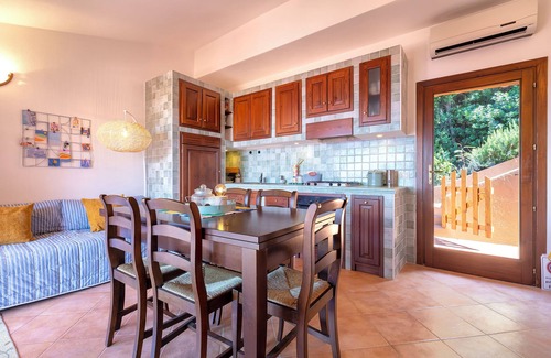 Costa Paradiso House | Holiday Home 'Luca' with Terrace, Shared Pool, Sea View and Air Conditioning