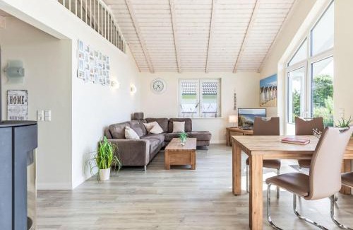 Dagebuell House | Holiday Home Luv & Lee by Interhome
