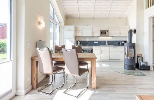 Dagebuell House | Holiday Home Luv & Lee by Interhome