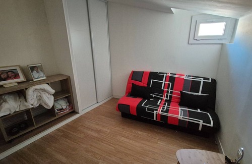 Paulhan House | Holiday Home 'Maison De Village' with Balcony