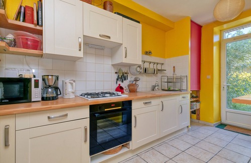 Le Croisic House | Holiday Home 'Maison Albizia' with Private Terrace, Private Garden and Wi-Fi