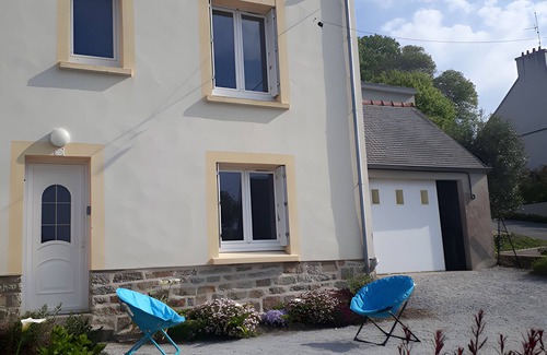 Crozon House | Holiday Home 'Maison Quartier Porzic' with Sea View, Private Garden and Wi-Fi