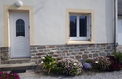 Crozon House | Holiday Home 'Maison Quartier Porzic' with Sea View, Private Garden and Wi-Fi