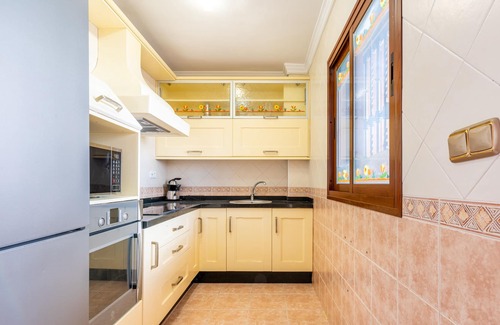 Almayate Bajo Villa | Holiday Home "Mar y Montañas Almayate" with Sea View, Pool & Wi-Fi