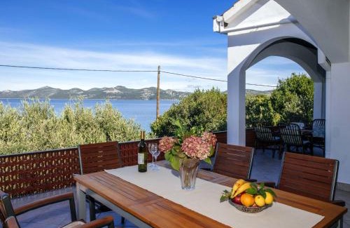 Komoseva House | Holiday Home Mira by Interhome