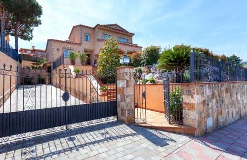 Condado del Jaruco House | Holiday Home Miro