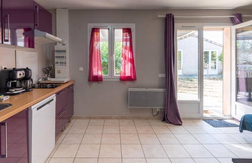 Les Vans House | Holiday Home 'Mûrier' with Mountain View, Wi-Fi and Air Conditioning
