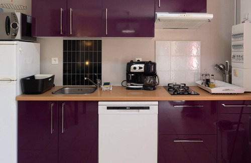 Les Vans House | Holiday Home 'Mûrier' with Mountain View, Wi-Fi and Air Conditioning