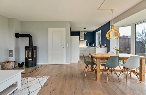 Tating House | Holiday Home 'Mynreet' with Private Terrace and Wi-Fi