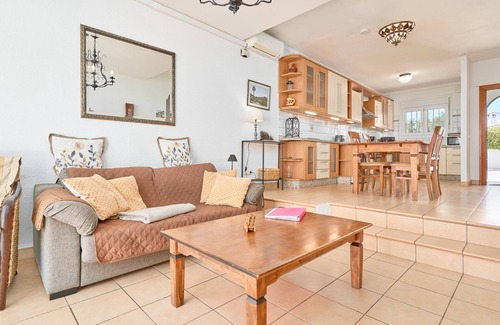 Chimenea House | Holiday Home 'Natalie' with Sea, Beach and Mountain Views
