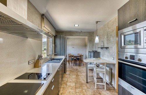 Lloret de Mar House | Holiday Home 'Olive' with Private Pool, Wi-Fi and Air Conditioning
