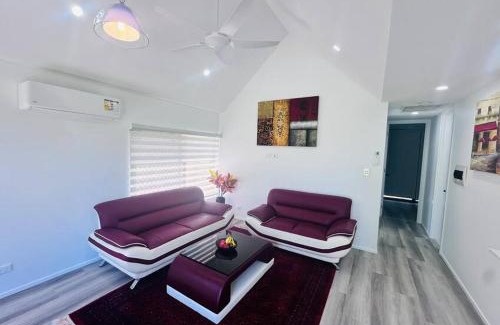 Slacks Creek House | Holiday Home on Acreage Block - Next to M1 and Close to Everything