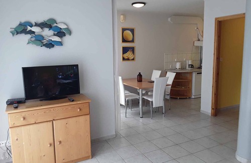 Szantod House | Holiday home only 80 m from the private beach, with a small boat and air conditioning