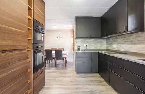 Lloret de Mar House | Holiday Home 'Picasso' with Mountain View, Private Pool and Wi-Fi