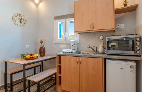 Agios Ioannis House | Holiday Home 'Porto Galini Tinos Syros 105' with Sea View, Wi-Fi and Air Conditioning