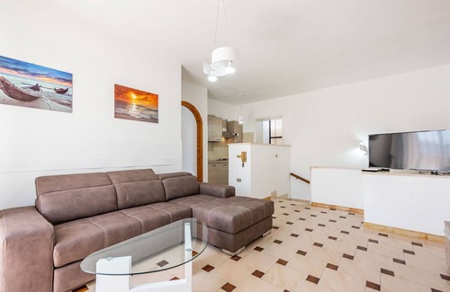 Torre Mozza House | Holiday Home 'Primo Piano Vista Mare' with Private Terrace and Air Conditioning