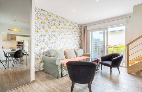 Quimper House | Holiday Home 'Proche De Tout' with Private Terrace, Private Garden and Wi-Fi