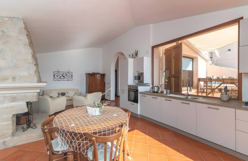 La Maddalena House | Holiday Home 'Residenza Le Giare' with Private Terrace