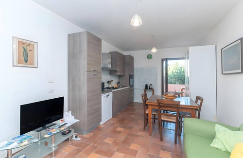 La Maddalena House | Holiday Home 'Residenza Le Giare' with Private Terrace