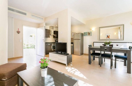 Campos House | Holiday Home 'Residence Club El Paraiso 10' with Shared Pool, Wi-Fi and Air Conditioning