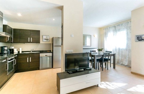 Campos House | Holiday Home 'Residence Club El Paraiso 10' with Shared Pool, Wi-Fi and Air Conditioning