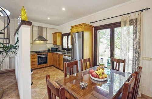 Santa Margalida House | Holiday Home 'Ribas' with Mountain View, Wi-Fi and Air Conditioning