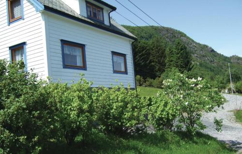 Hyllestad House | Holiday Home Sørbøvåg Sandnes