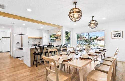Cocoa Beach House | Holiday Home: Saltwater Pool & Spa, Steps to Sand, King Beds