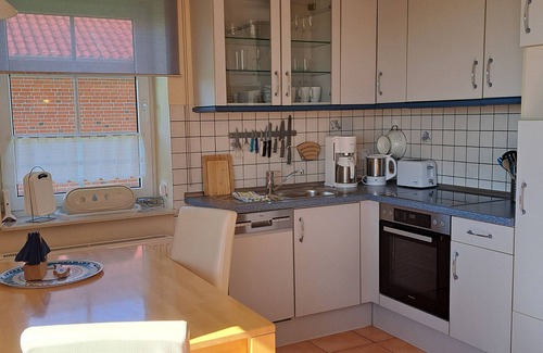 Pellworm Apartment | Holiday Home 'Springflut' with Shared Garden and Wi-Fi