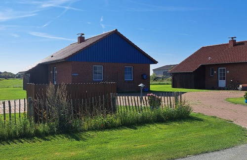 Pellworm Apartment | Holiday Home 'Springflut' with Shared Garden and Wi-Fi