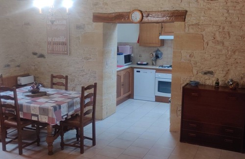 Saint-Genies House | Holiday Home 'Terre De Pierres - Améthyste' with Private Terrace and Private Garden