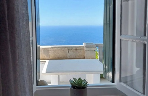 Kardiani House | Holiday Home 'The Vine House In Kardiani' with Private Terrace, Wi-Fi and Air Conditioning
