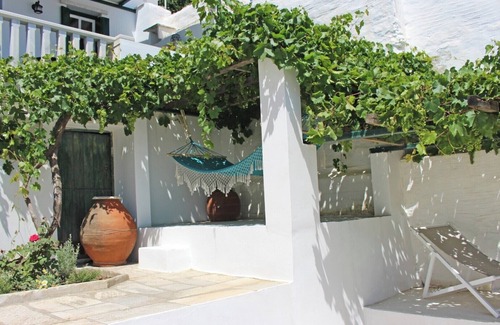 Kardiani House | Holiday Home 'The Vine House In Kardiani' with Private Terrace, Wi-Fi and Air Conditioning